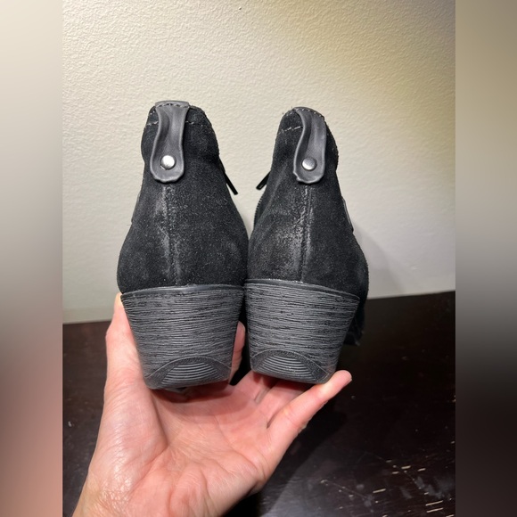 New Earth Origins Odel Distressed Black Suede Ankle Boots Booties Womens Sz 7.5 - Picture 2 of 6